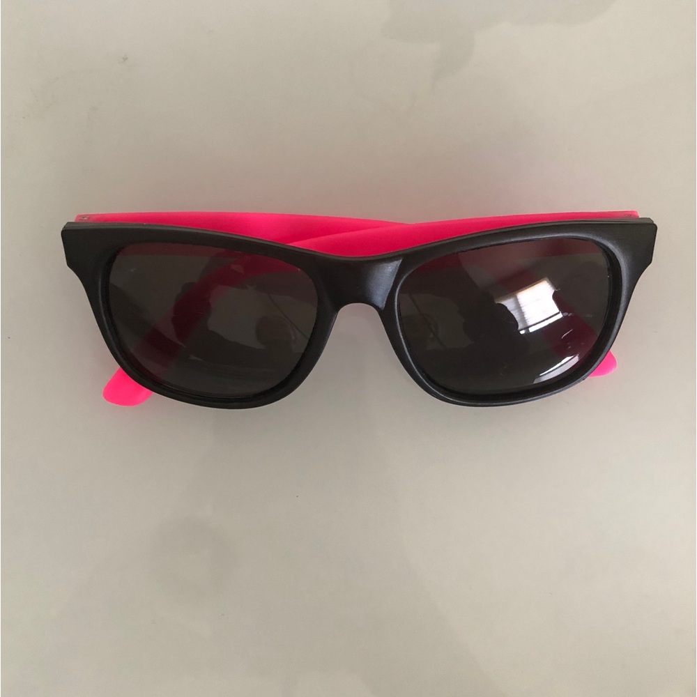 Lightweight Comfortable Sunglasses in Florescent Hot Pink